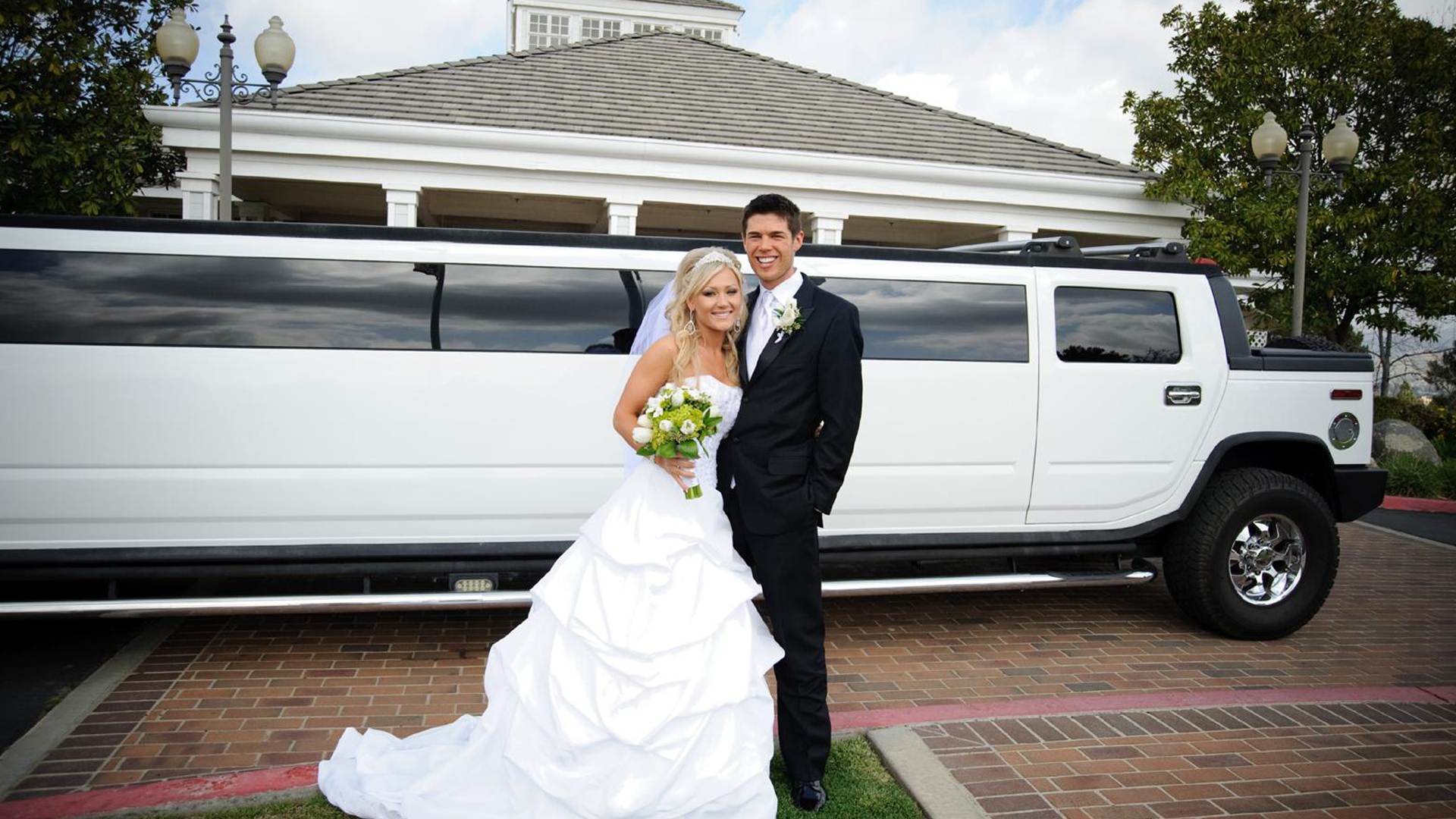 Luxury Sedans, Sprinters, Party Buses & Charter Transportation